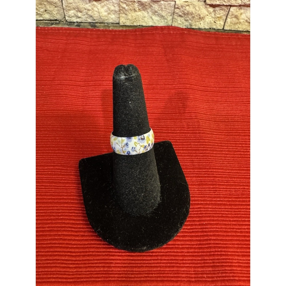 Vintage Metal Ring With White Enamel Wide Band Blue Flowers Sz 7-1/2